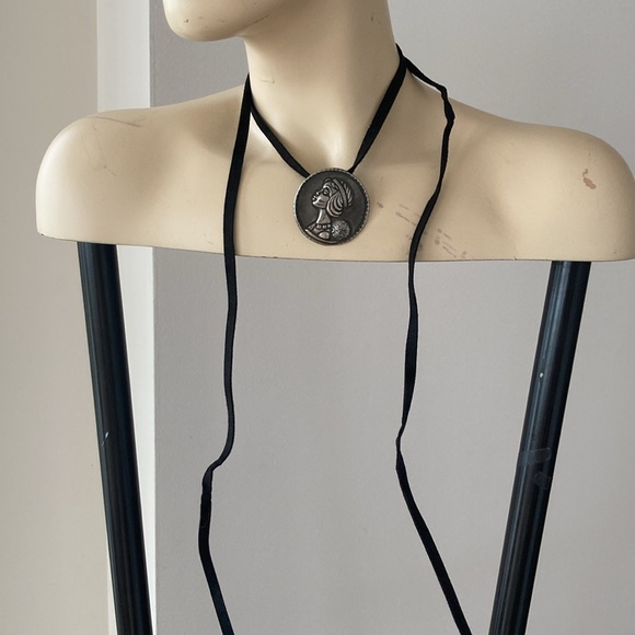 Signed Handwrought Flapper Brooch - Picture 8 of 12